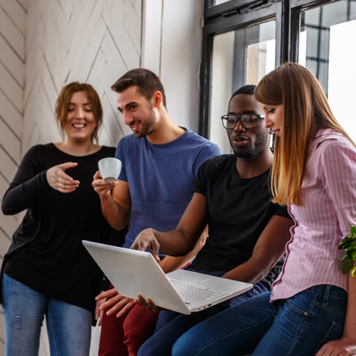 Grupo de empreendedores conversando